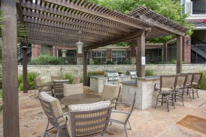 Three Bedroom Apartments for rent in San Antonio, TX - Pergola Grilling Area with Tables (2)